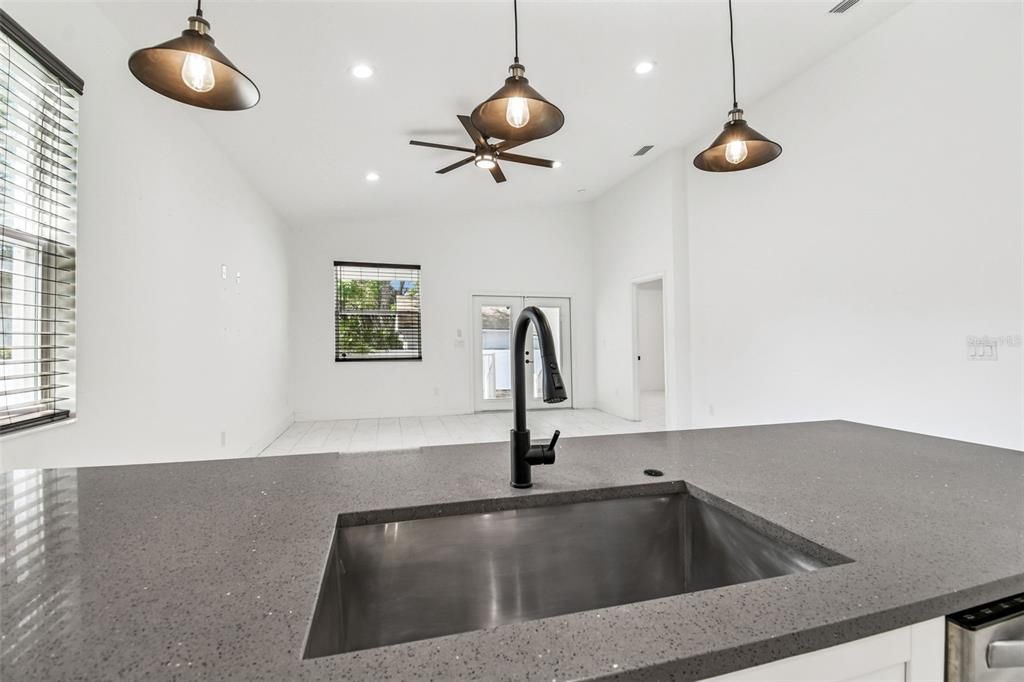 待售: $439,900 (3 贝兹, 2 浴室, 1479 平方英尺)