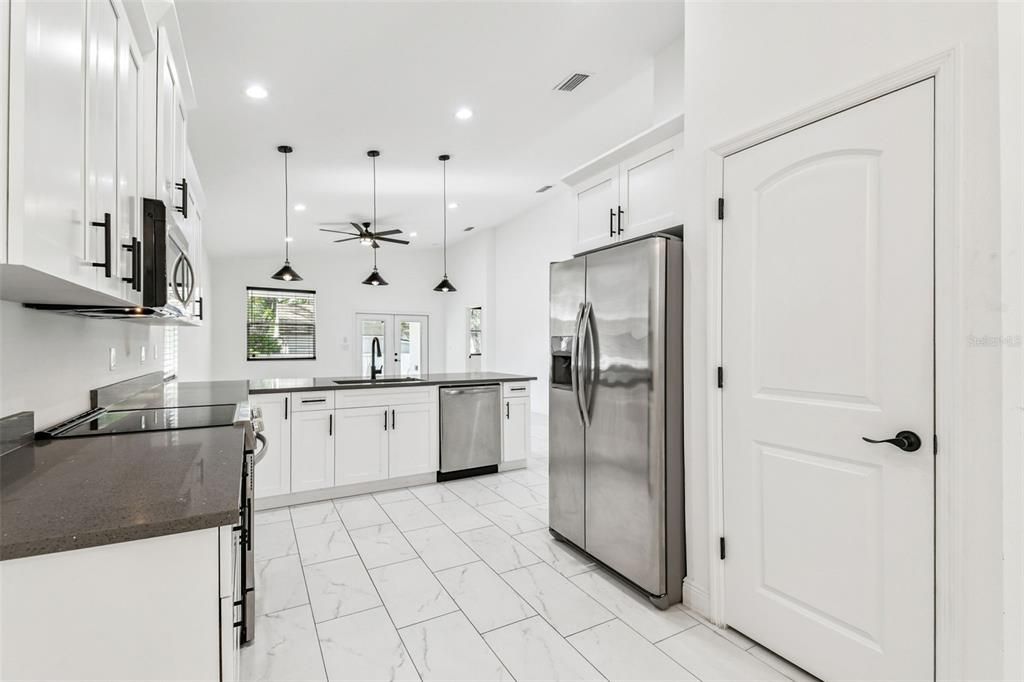 待售: $439,900 (3 贝兹, 2 浴室, 1479 平方英尺)