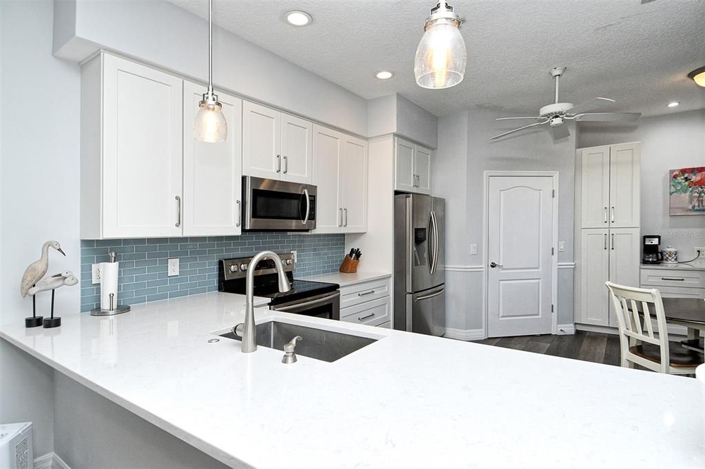 合同活跃: $439,900 (2 贝兹, 2 浴室, 1572 平方英尺)