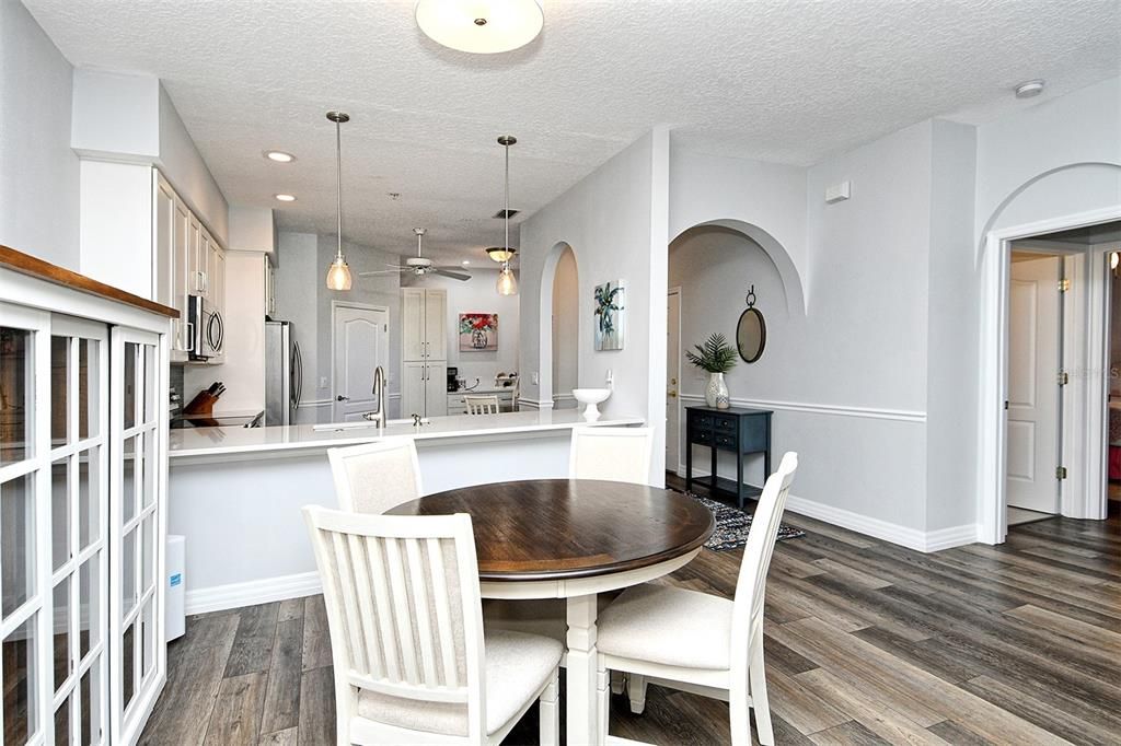 合同活跃: $439,900 (2 贝兹, 2 浴室, 1572 平方英尺)