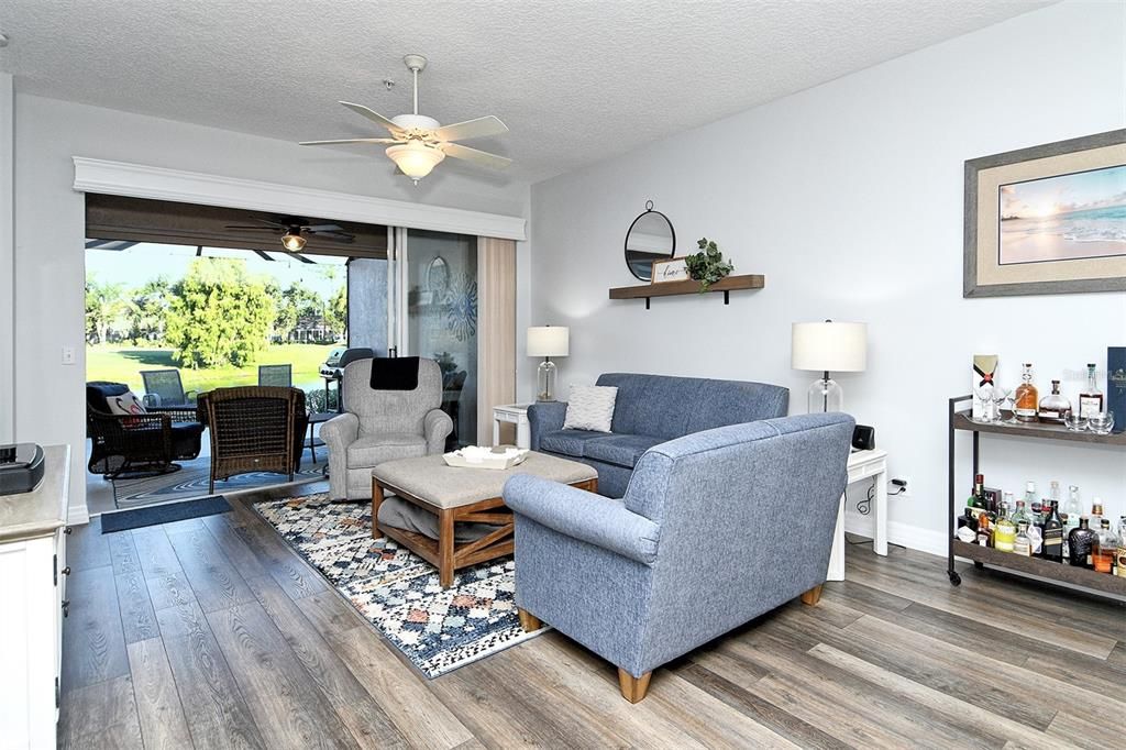 合同活跃: $439,900 (2 贝兹, 2 浴室, 1572 平方英尺)