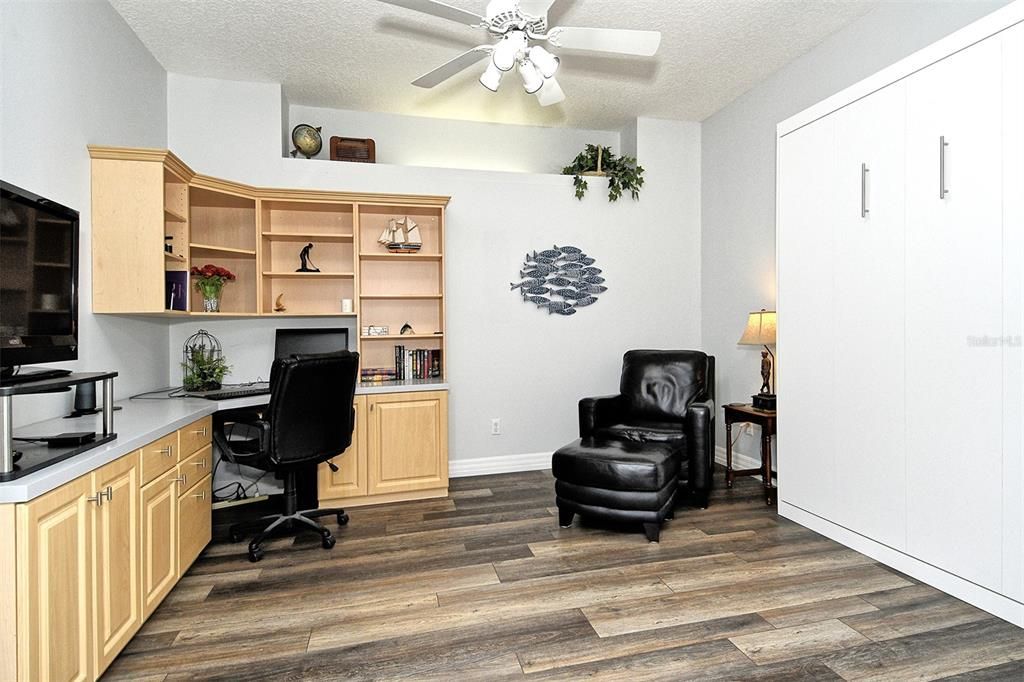 合同活跃: $439,900 (2 贝兹, 2 浴室, 1572 平方英尺)