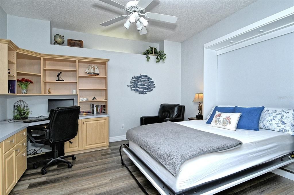 合同活跃: $439,900 (2 贝兹, 2 浴室, 1572 平方英尺)