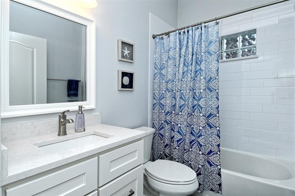 合同活跃: $439,900 (2 贝兹, 2 浴室, 1572 平方英尺)