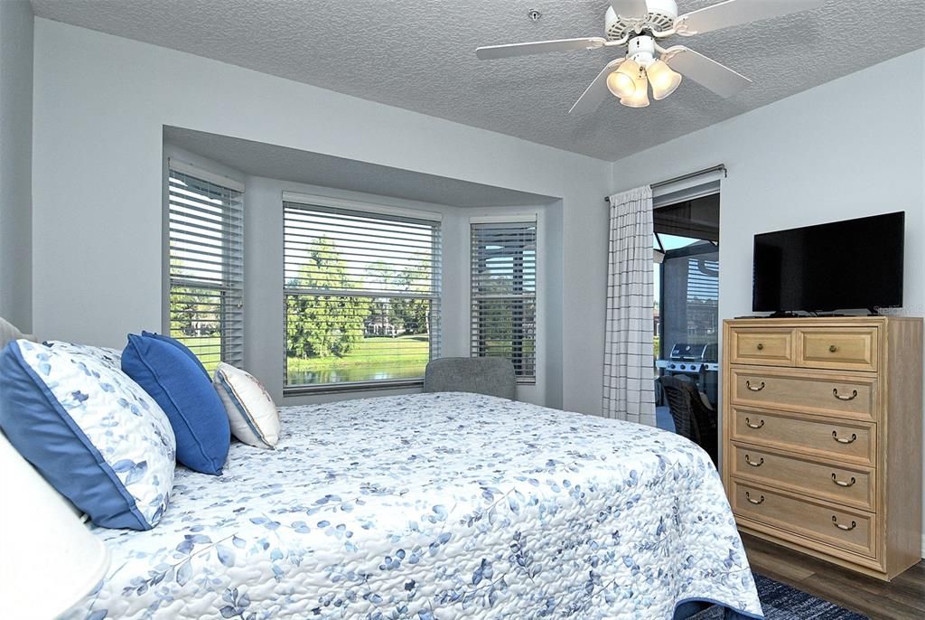 合同活跃: $439,900 (2 贝兹, 2 浴室, 1572 平方英尺)