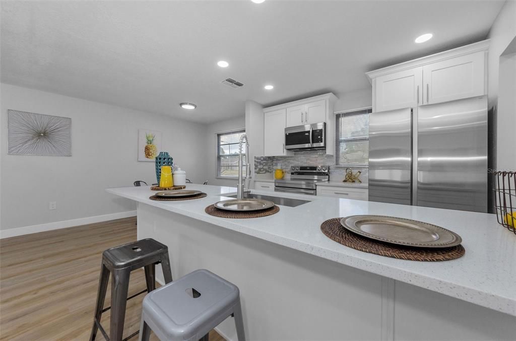 合同活跃: $294,000 (2 贝兹, 2 浴室, 1286 平方英尺)