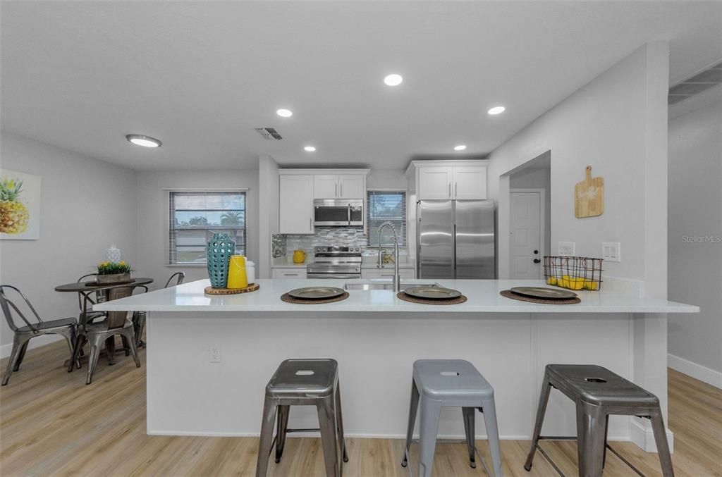 合同活跃: $294,000 (2 贝兹, 2 浴室, 1286 平方英尺)