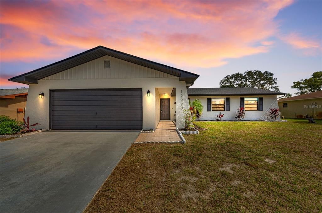 合同活跃: $294,000 (2 贝兹, 2 浴室, 1286 平方英尺)