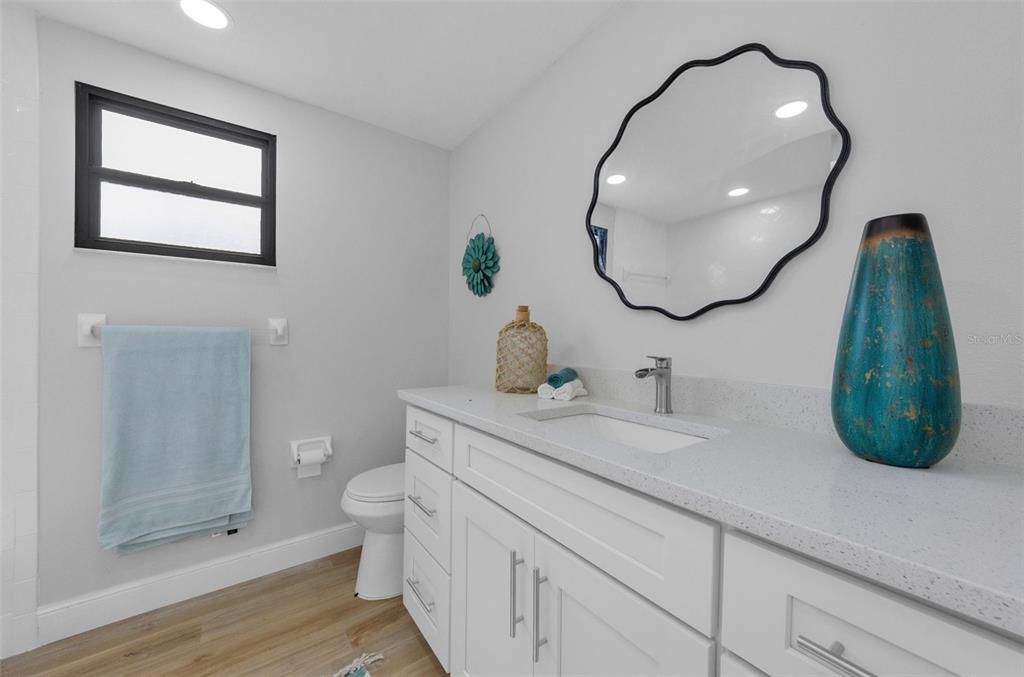 合同活跃: $294,000 (2 贝兹, 2 浴室, 1286 平方英尺)