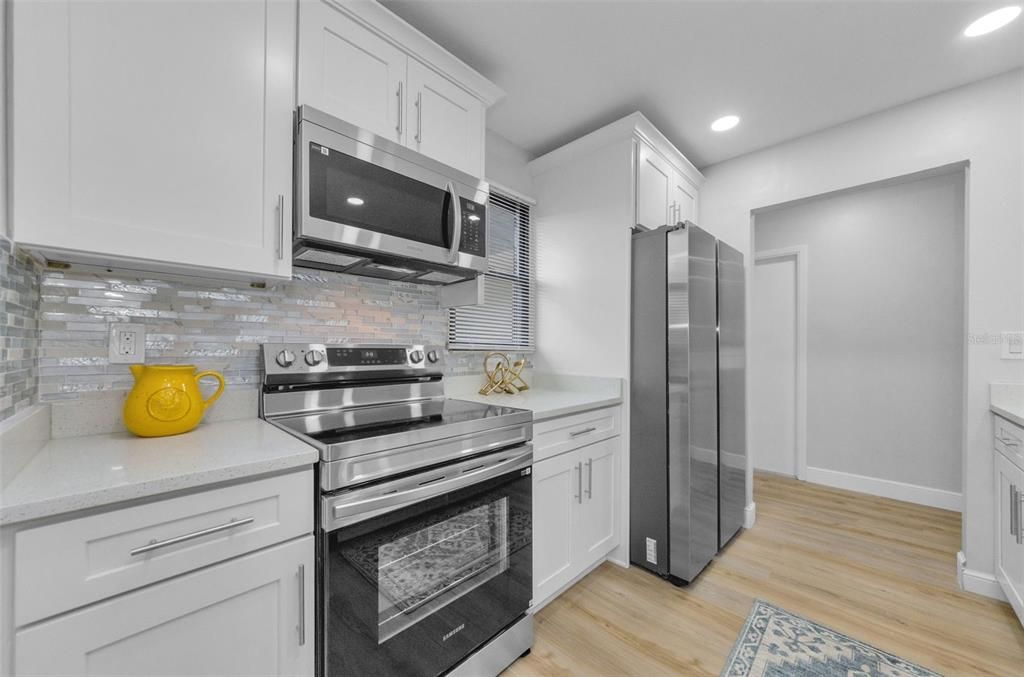 合同活跃: $294,000 (2 贝兹, 2 浴室, 1286 平方英尺)