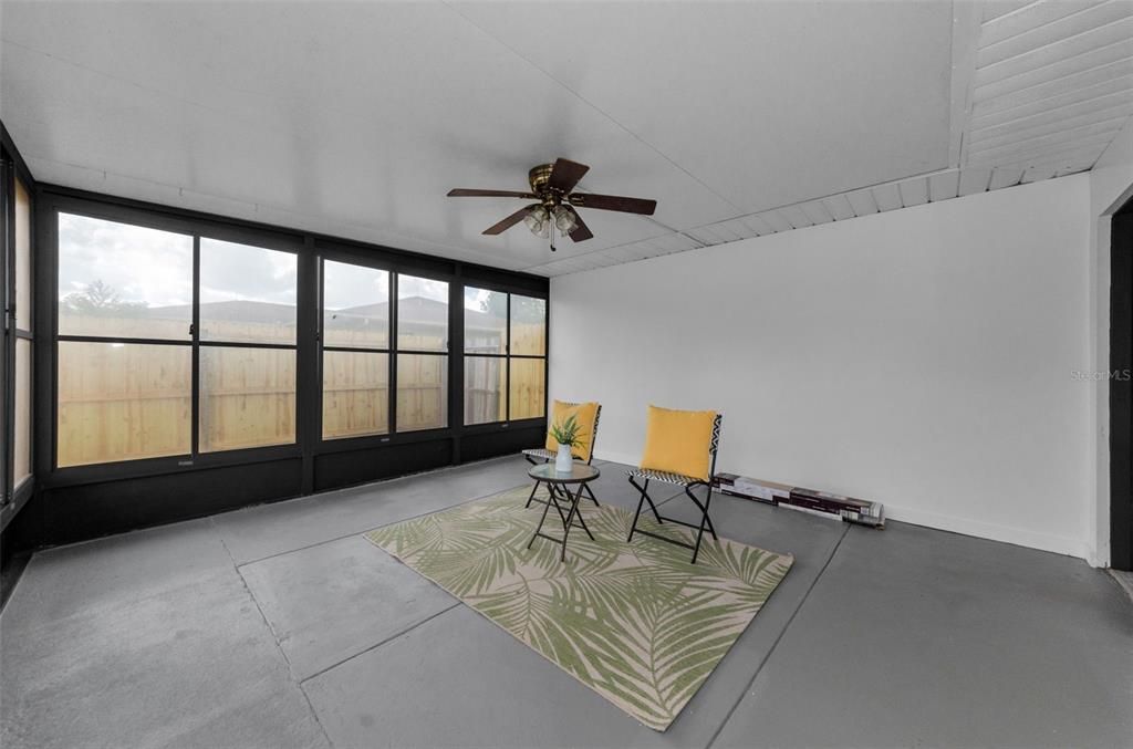 合同活跃: $294,000 (2 贝兹, 2 浴室, 1286 平方英尺)