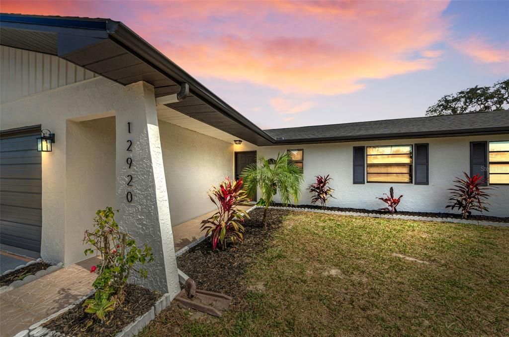 合同活跃: $294,000 (2 贝兹, 2 浴室, 1286 平方英尺)