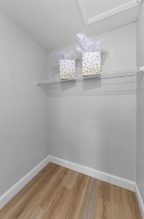 合同活跃: $294,000 (2 贝兹, 2 浴室, 1286 平方英尺)