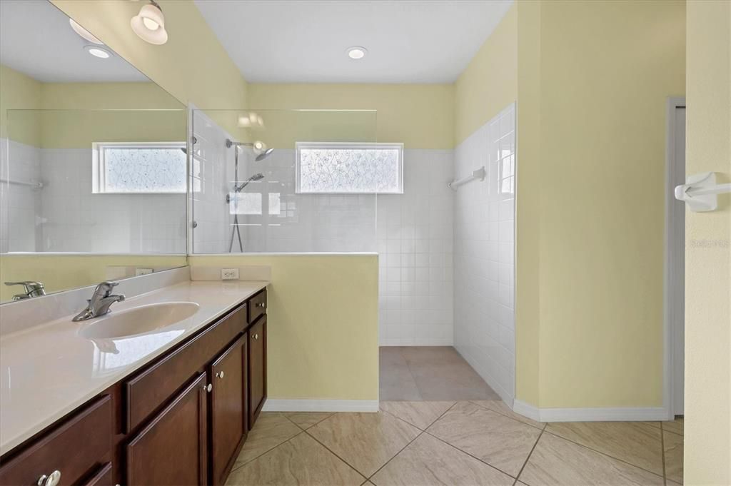 For Sale: $569,000 (3 beds, 3 baths, 2069 Square Feet)