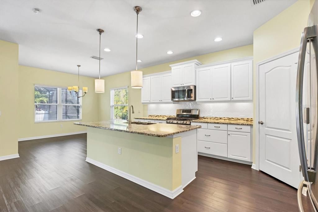 For Sale: $569,000 (3 beds, 3 baths, 2069 Square Feet)