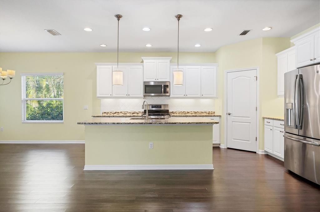 For Sale: $569,000 (3 beds, 3 baths, 2069 Square Feet)