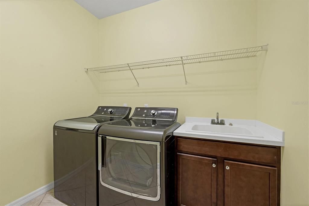 For Sale: $569,000 (3 beds, 3 baths, 2069 Square Feet)