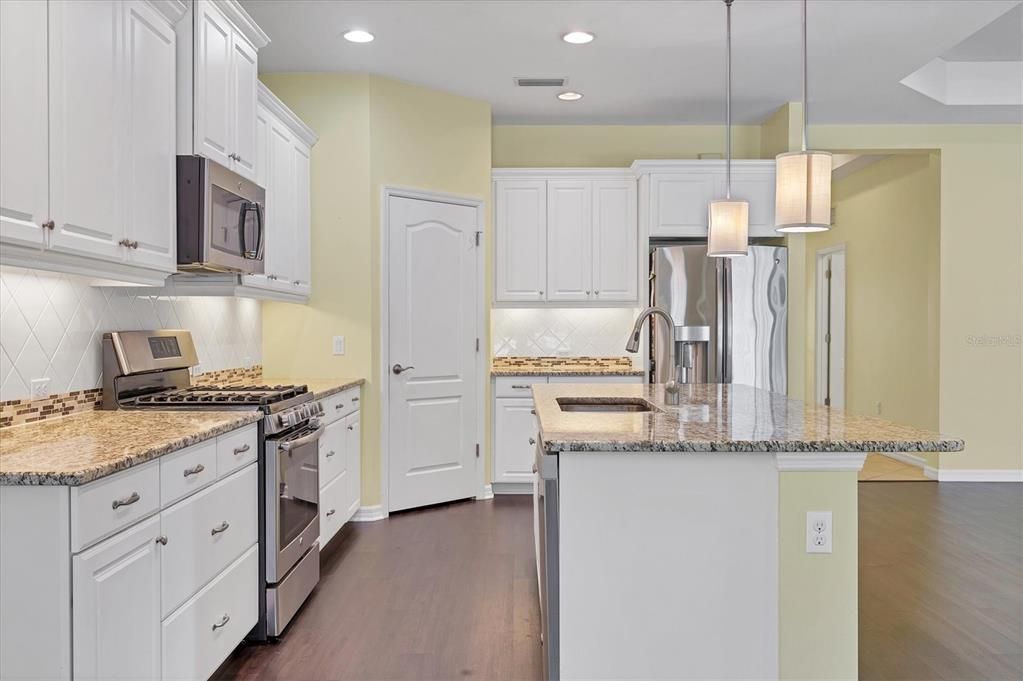 For Sale: $569,000 (3 beds, 3 baths, 2069 Square Feet)