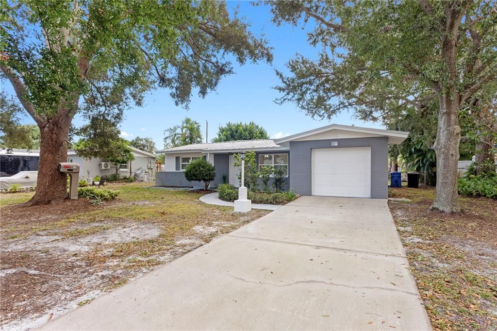 For Sale: $394,000 (3 beds, 2 baths, 1104 Square Feet)