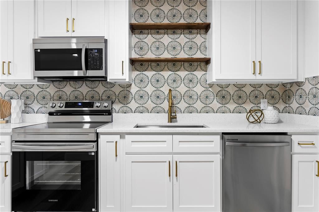 For Sale: $394,000 (3 beds, 2 baths, 1104 Square Feet)