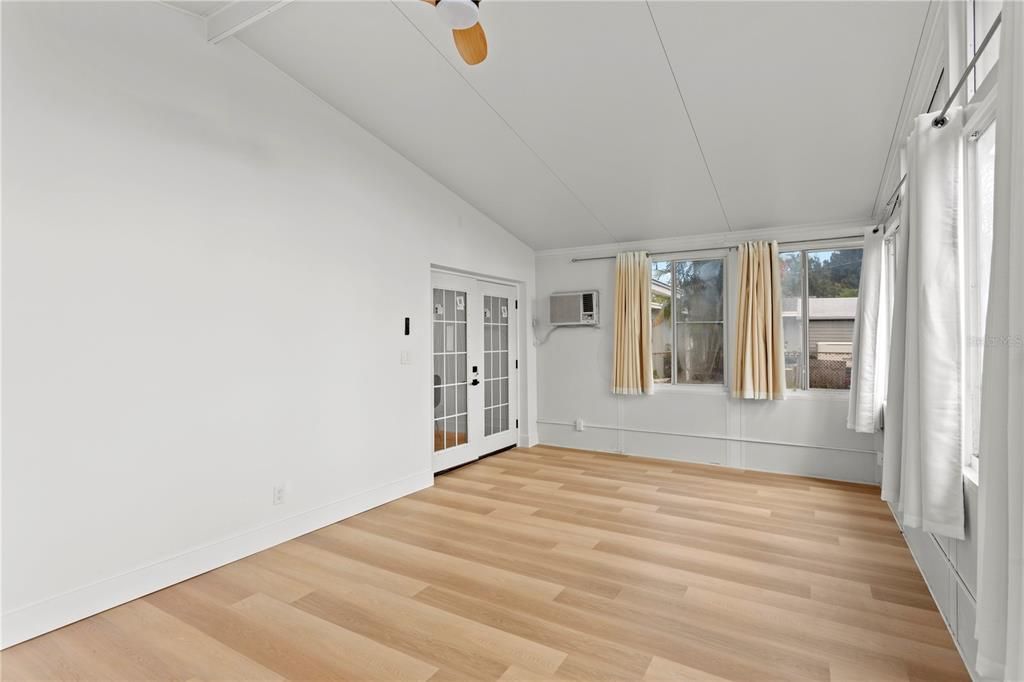 For Sale: $394,000 (3 beds, 2 baths, 1104 Square Feet)