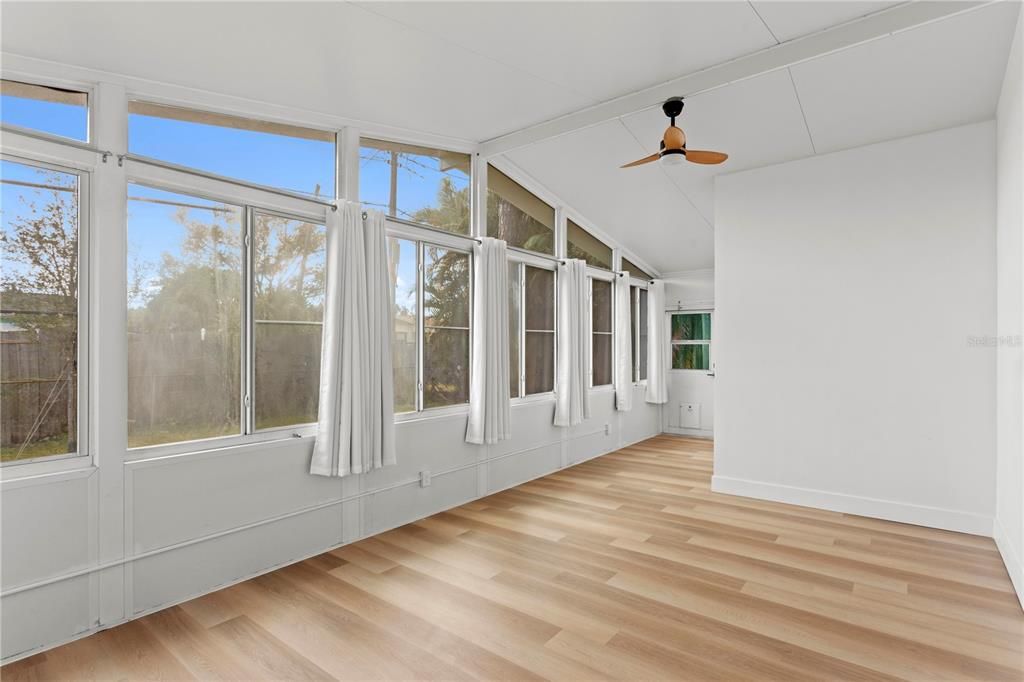 For Sale: $394,000 (3 beds, 2 baths, 1104 Square Feet)