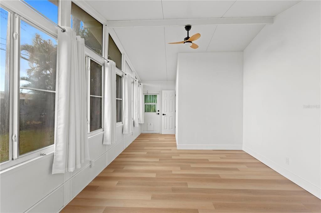 For Sale: $394,000 (3 beds, 2 baths, 1104 Square Feet)