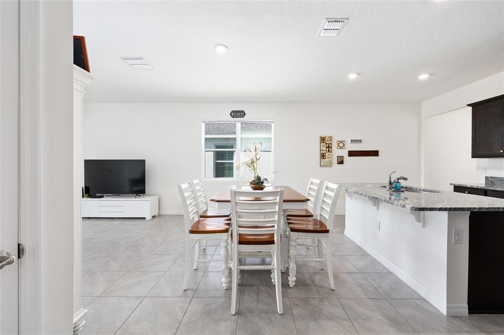 For Sale: $299,000 (3 beds, 2 baths, 1614 Square Feet)