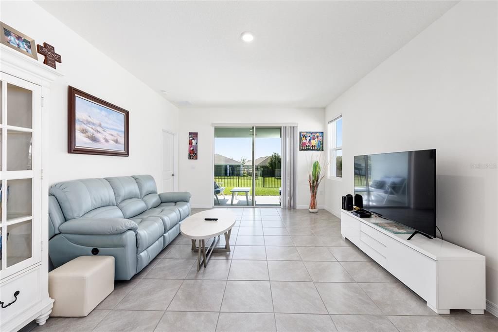 For Sale: $299,000 (3 beds, 2 baths, 1614 Square Feet)