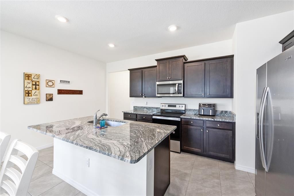 For Sale: $299,000 (3 beds, 2 baths, 1614 Square Feet)