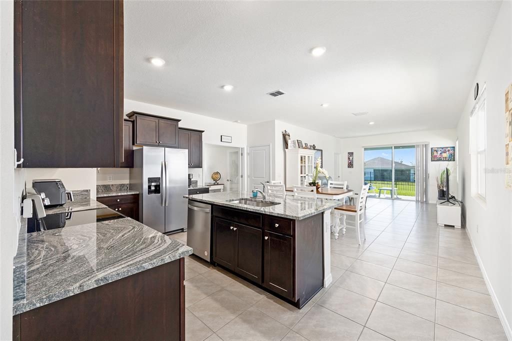 For Sale: $299,000 (3 beds, 2 baths, 1614 Square Feet)