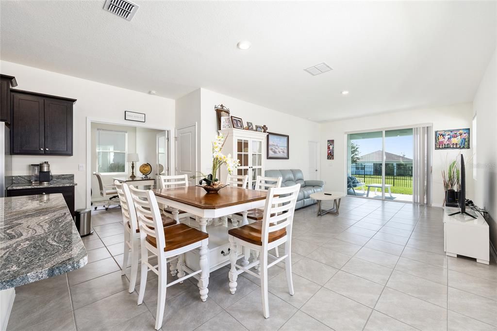 For Sale: $299,000 (3 beds, 2 baths, 1614 Square Feet)