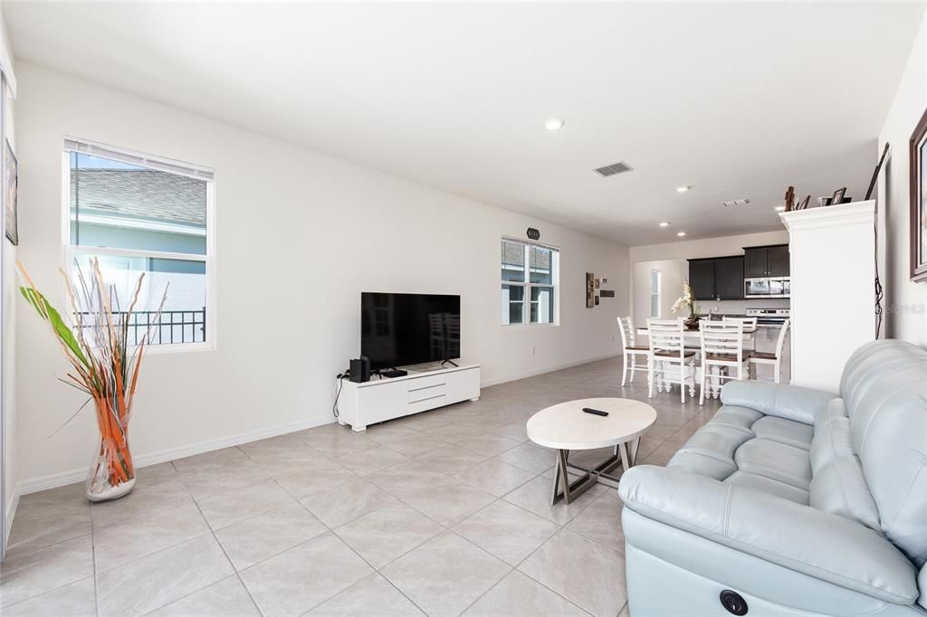 For Sale: $299,000 (3 beds, 2 baths, 1614 Square Feet)