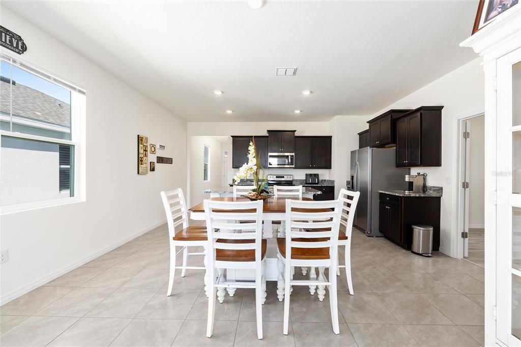 For Sale: $299,000 (3 beds, 2 baths, 1614 Square Feet)