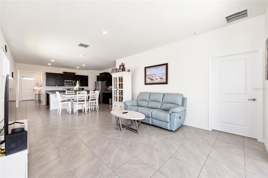 For Sale: $299,000 (3 beds, 2 baths, 1614 Square Feet)