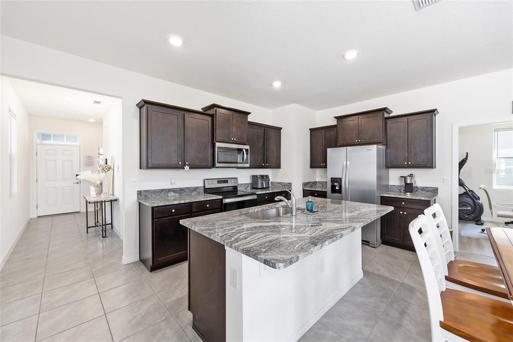 For Sale: $299,000 (3 beds, 2 baths, 1614 Square Feet)