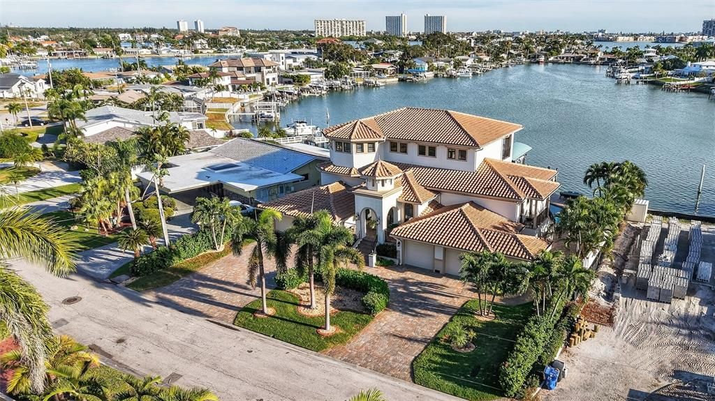 For Sale: $3,900,000 (3 beds, 3 baths, 3673 Square Feet)