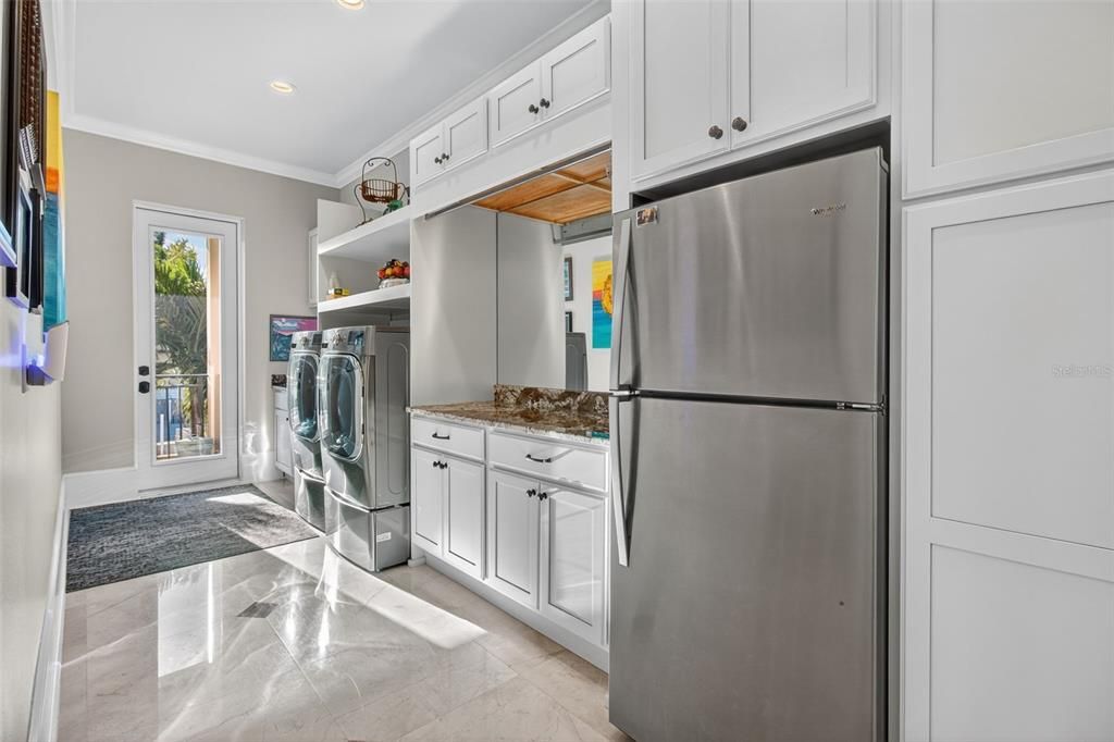 For Sale: $3,900,000 (3 beds, 3 baths, 3673 Square Feet)