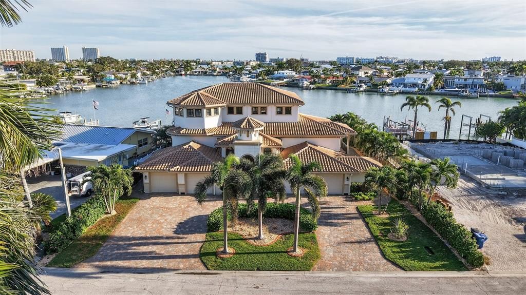 For Sale: $3,900,000 (3 beds, 3 baths, 3673 Square Feet)