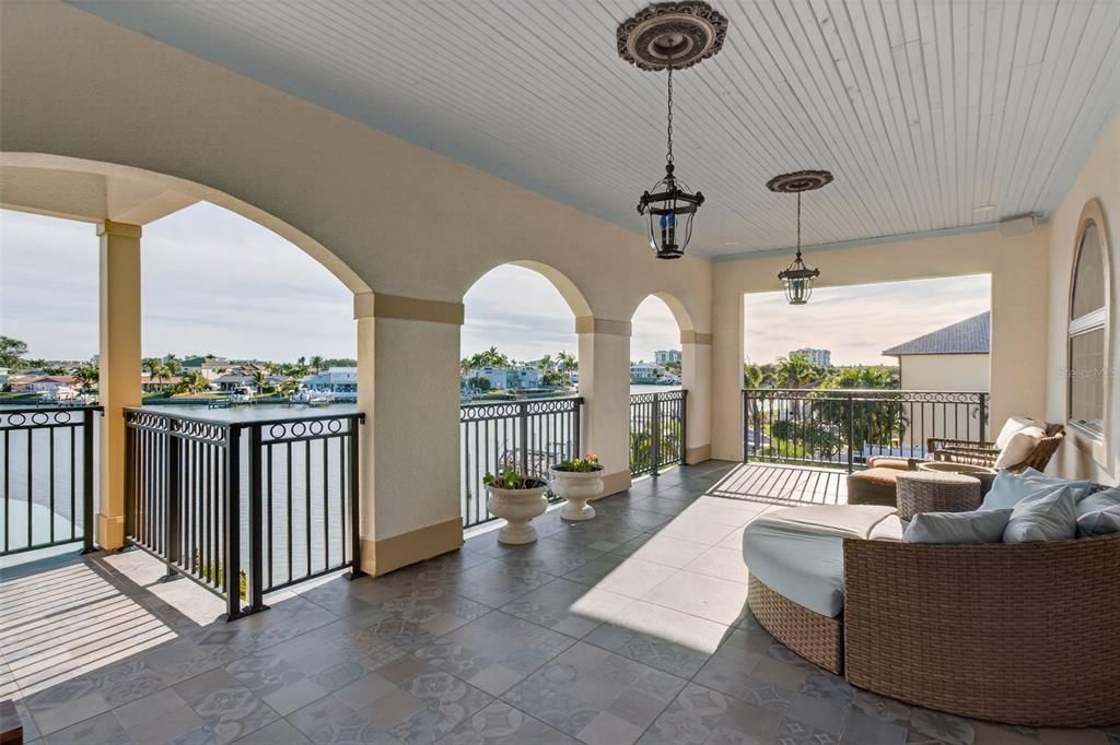 For Sale: $3,900,000 (3 beds, 3 baths, 3673 Square Feet)