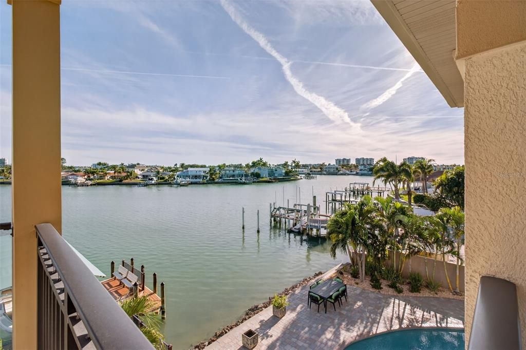 For Sale: $3,900,000 (3 beds, 3 baths, 3673 Square Feet)