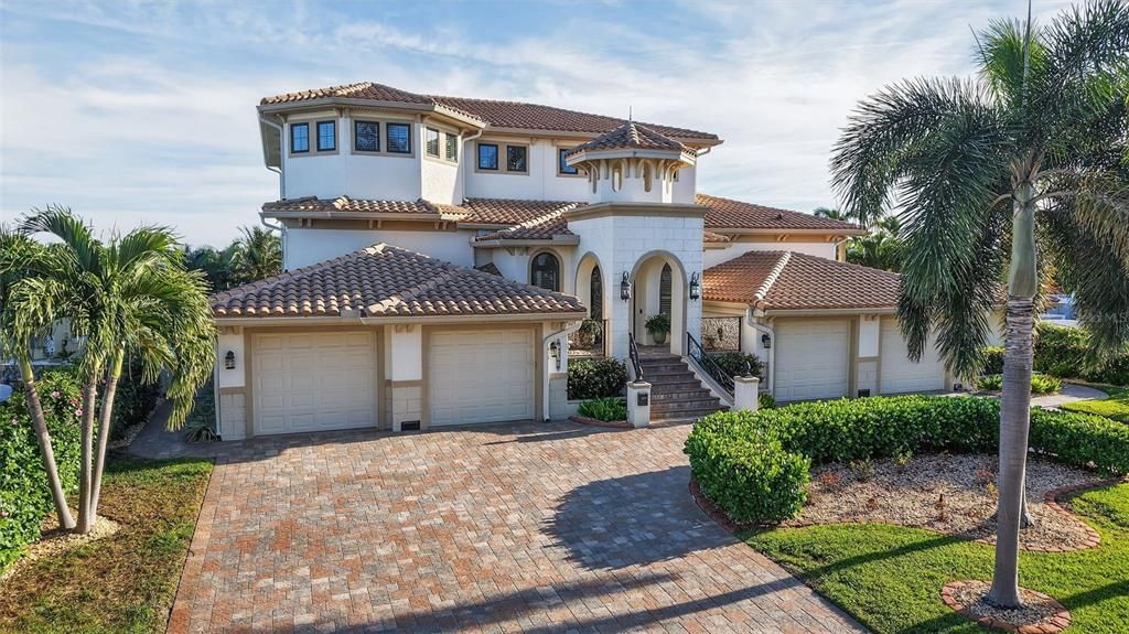 For Sale: $3,900,000 (3 beds, 3 baths, 3673 Square Feet)