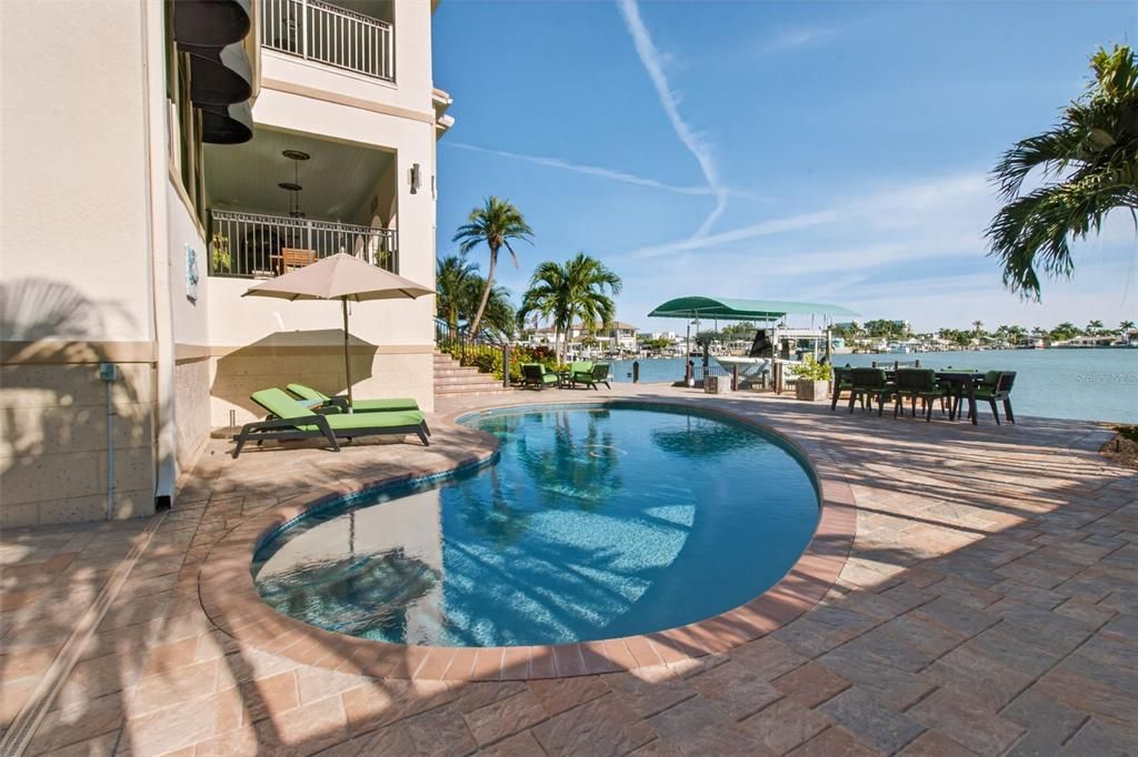 For Sale: $3,900,000 (3 beds, 3 baths, 3673 Square Feet)