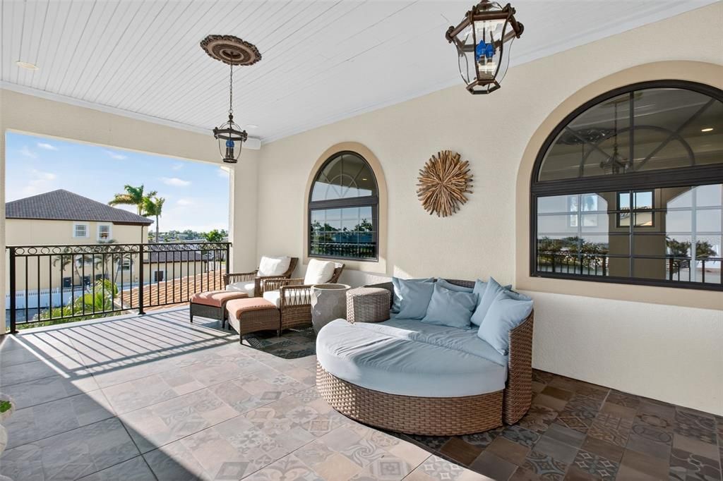 For Sale: $3,900,000 (3 beds, 3 baths, 3673 Square Feet)