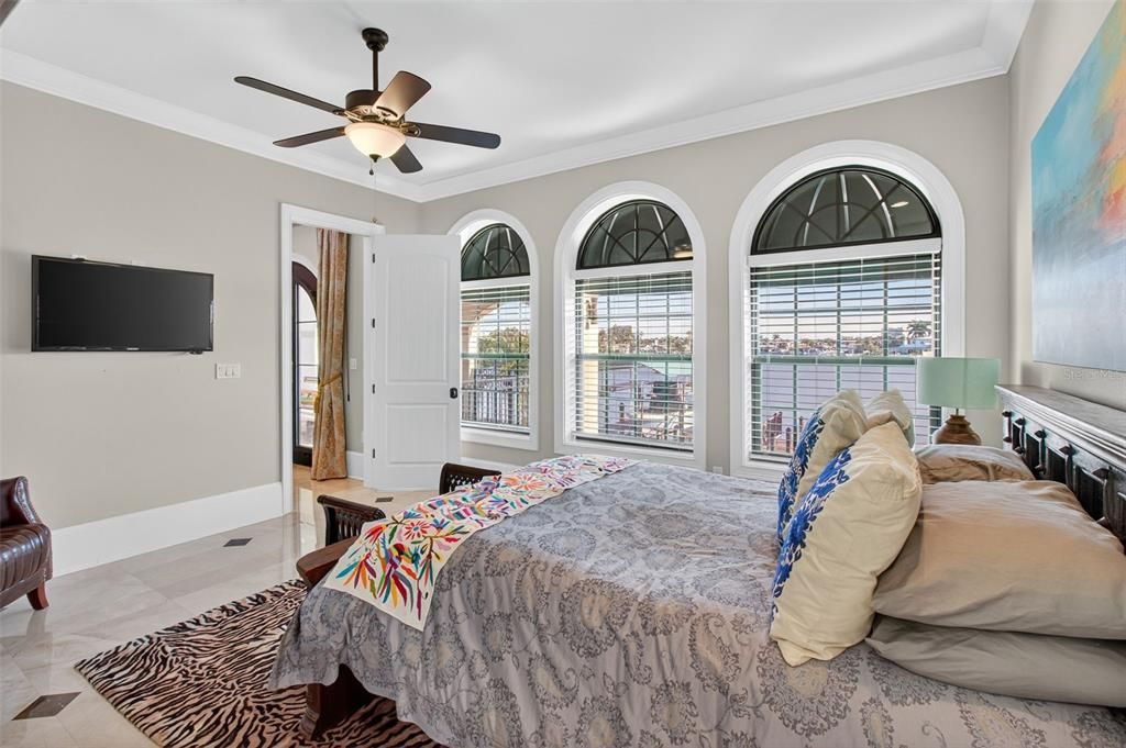 For Sale: $3,900,000 (3 beds, 3 baths, 3673 Square Feet)