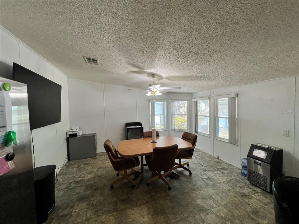 For Sale: $359,000 (3 beds, 2 baths, 1984 Square Feet)