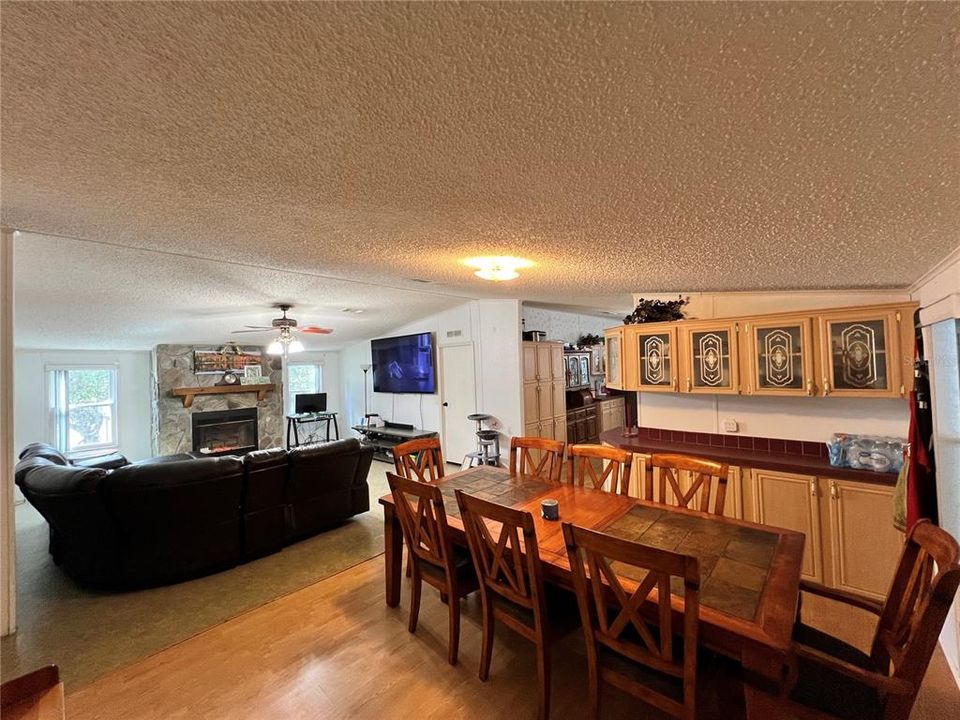 For Sale: $359,000 (3 beds, 2 baths, 1984 Square Feet)