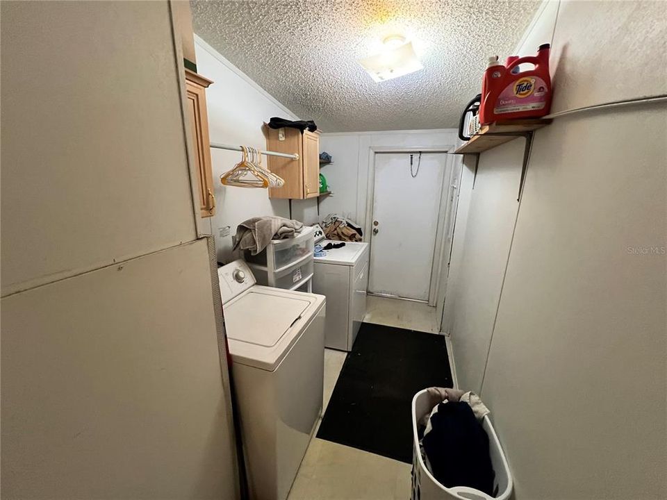 For Sale: $359,000 (3 beds, 2 baths, 1984 Square Feet)