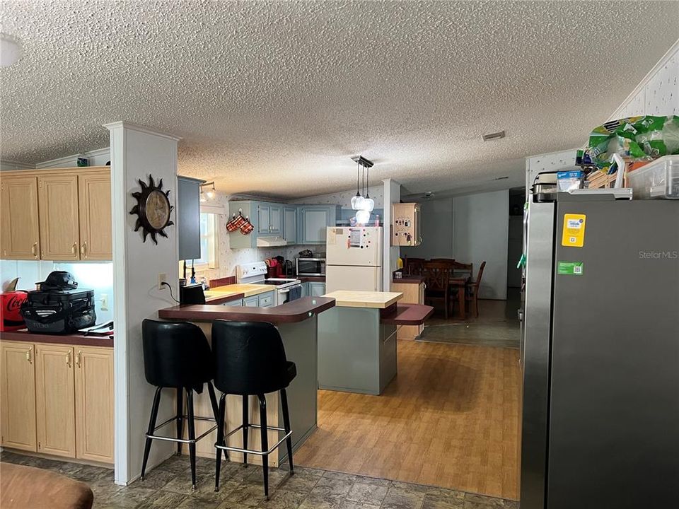 For Sale: $359,000 (3 beds, 2 baths, 1984 Square Feet)