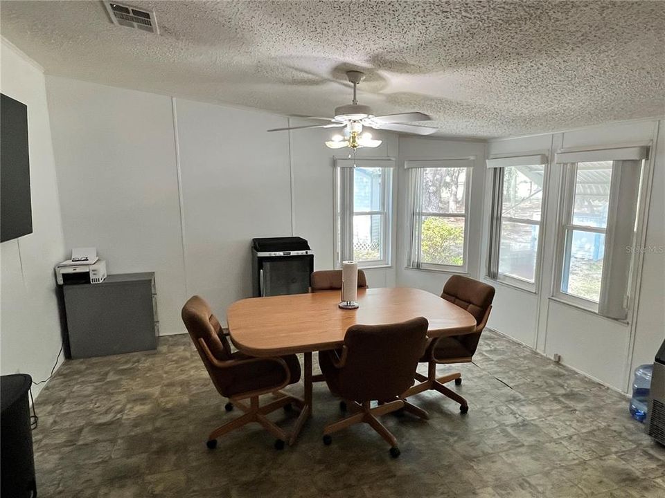 For Sale: $359,000 (3 beds, 2 baths, 1984 Square Feet)